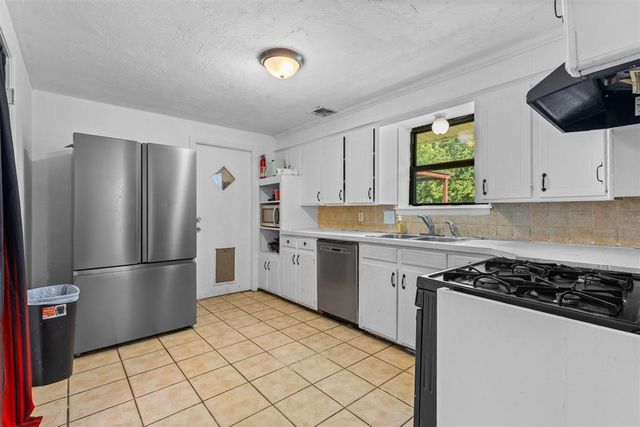 712 Penn Lane, Moore, OK 73160