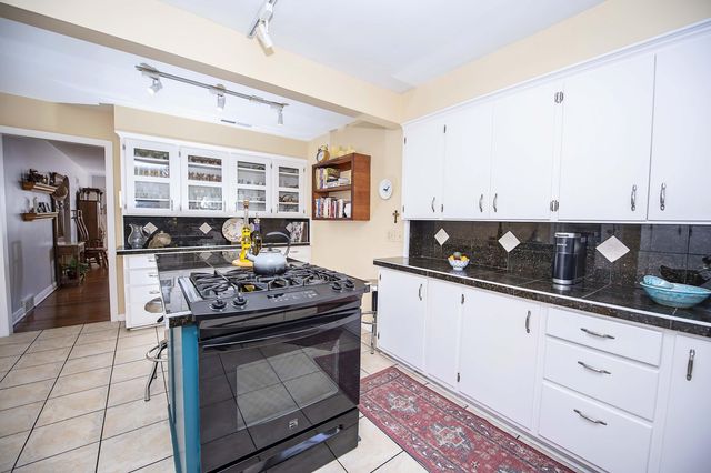 1140 S Weller Avenue, Springfield, MO 65804