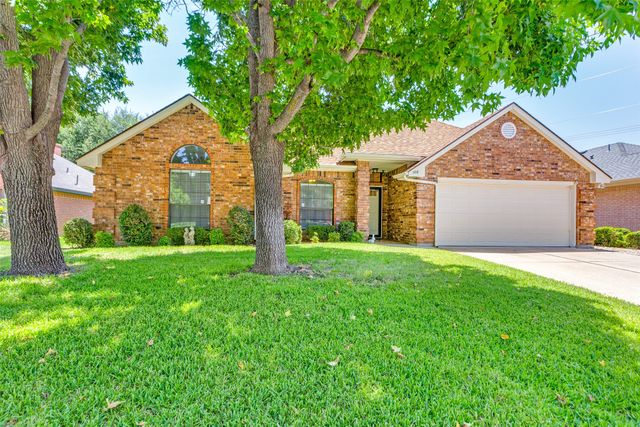 108 Sunny Meadows Drive, Burleson, TX 76028