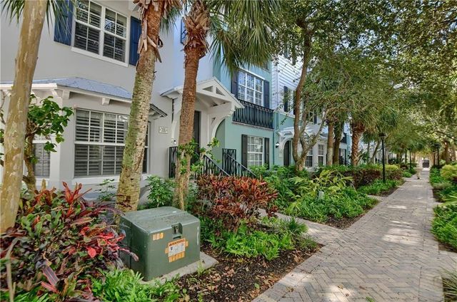306 E Mallory Circle, Delray Beach, FL 33483