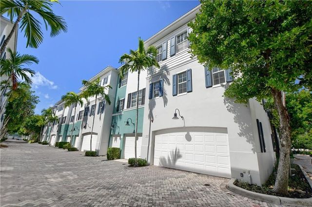 306 E Mallory Circle, Delray Beach, FL 33483