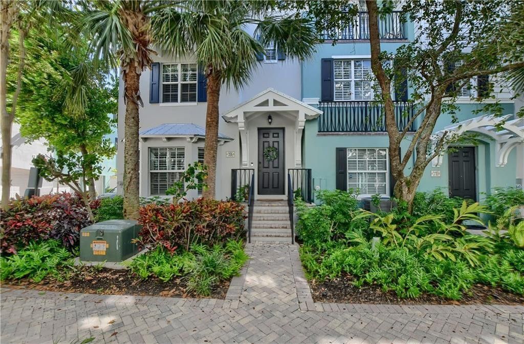 306 E Mallory Circle, Delray Beach, FL 33483