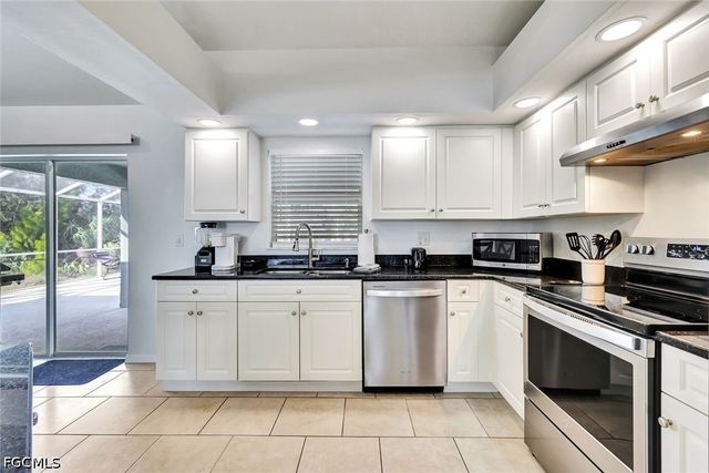 605 SW 13th ST, Cape Coral, FL 33991