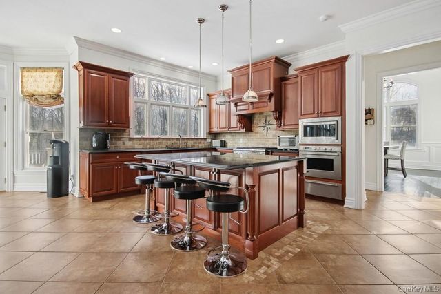 47 Kayla Lane, Mahopac, NY 10541