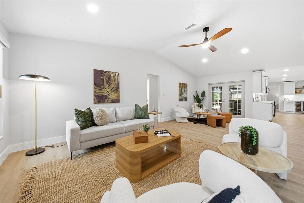 Image 11 of property listing at 7655 PERSIAN COURT, Orlando, FL 32819