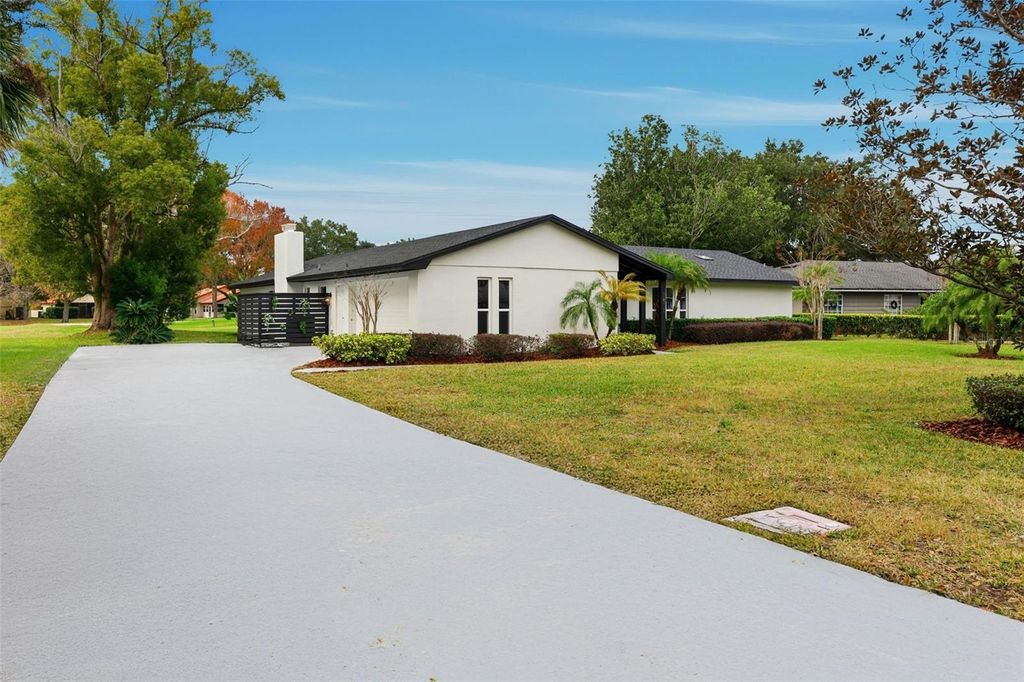 Image 3 of property listing at 7655 PERSIAN COURT, Orlando, FL 32819