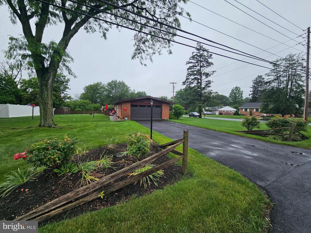 3100 COCHRAN DR, Lancaster, PA 17601