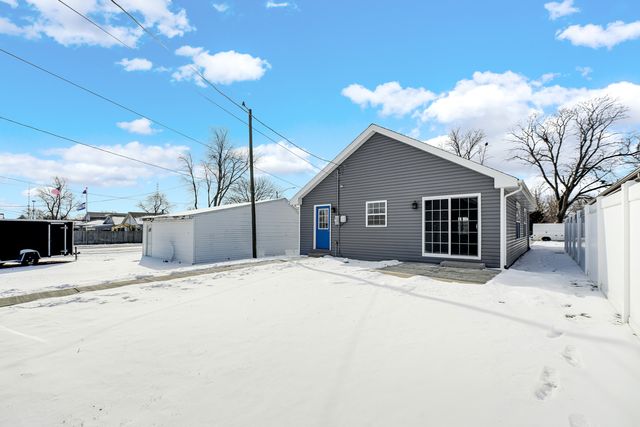 224 N La Salle Avenue, Bradley, IL 60915