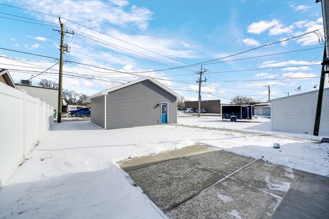 224 N La Salle Avenue, Bradley, IL 60915