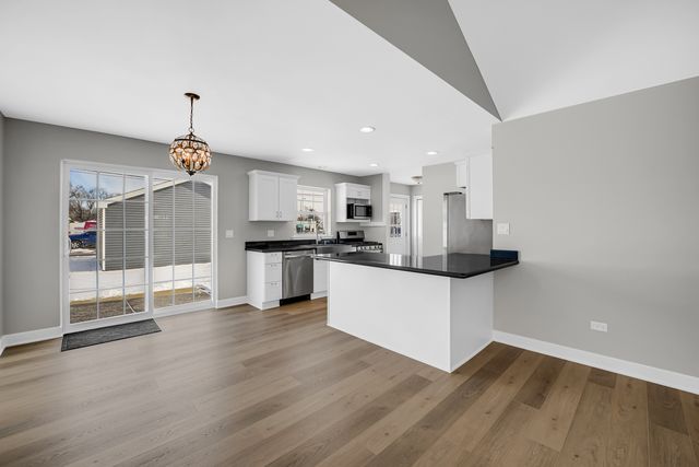 224 N La Salle Avenue, Bradley, IL 60915