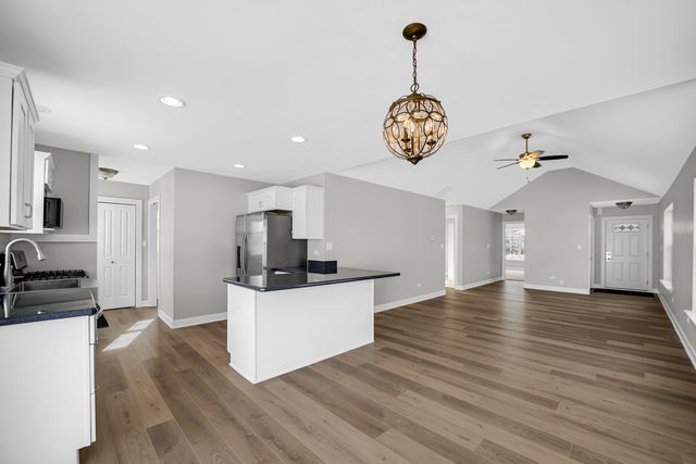 224 N La Salle Avenue, Bradley, IL 60915