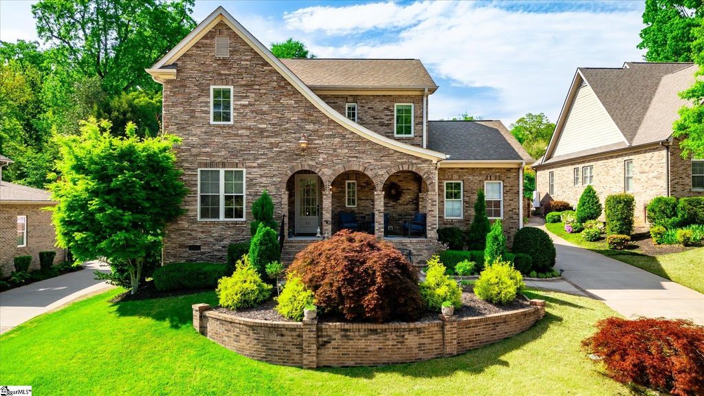 Image 1 of property listing at 11 English Ivy Lane, Greenville, SC 29609