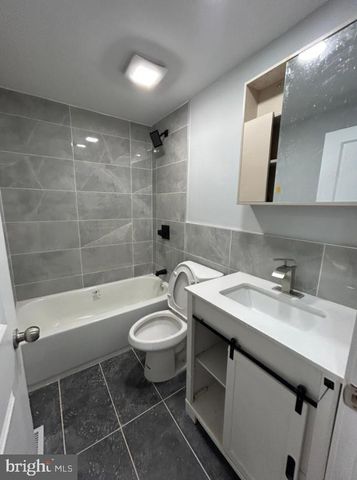 1049 MERCY ST, Philadelphia, PA 19148