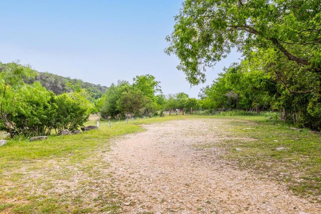 107 Edgewater DR, Wimberley, TX 78676