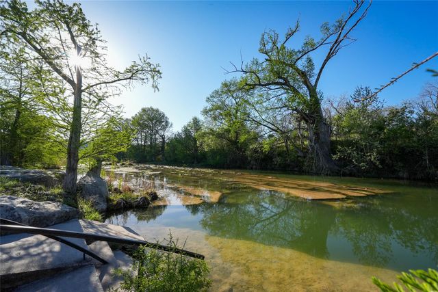 107 Edgewater DR, Wimberley, TX 78676