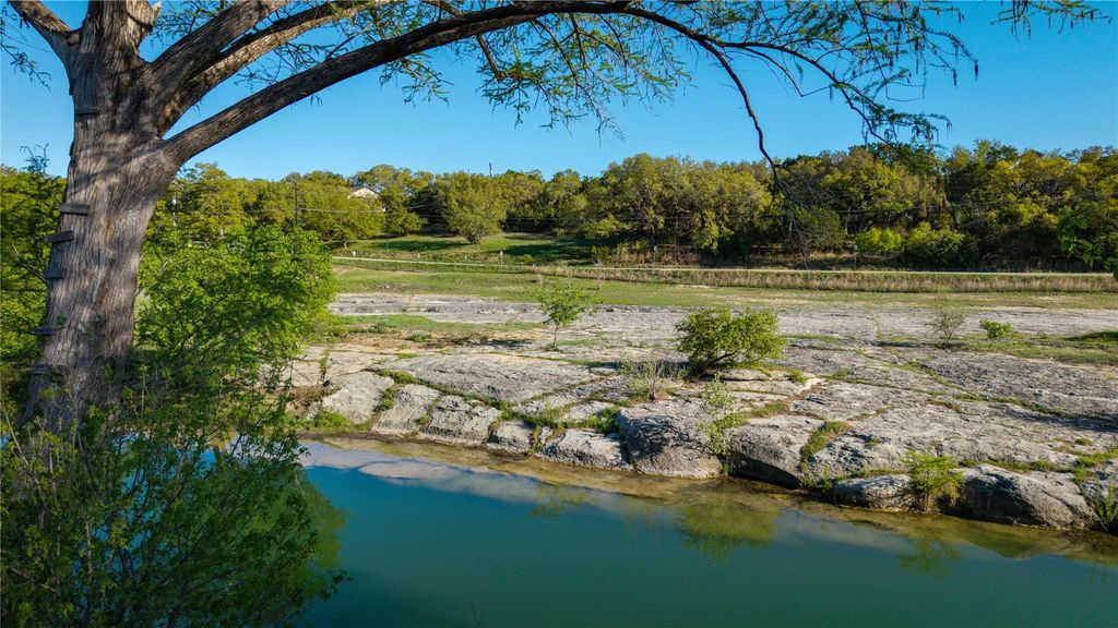 107 Edgewater DR, Wimberley, TX 78676