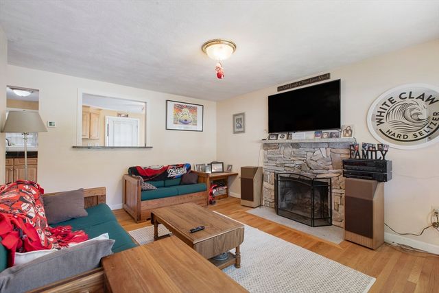 3 Parliament Dr, Franklin, MA 02038