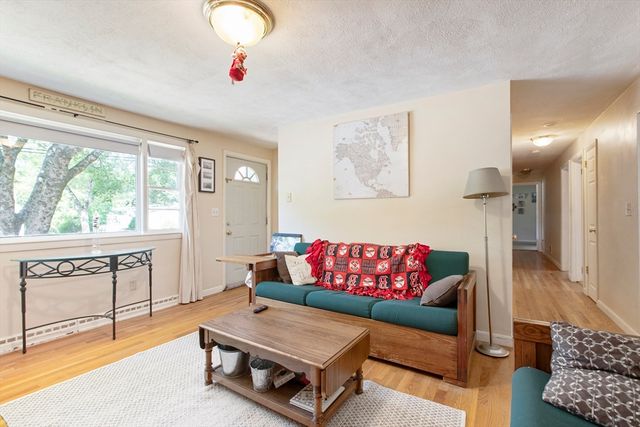 3 Parliament Dr, Franklin, MA 02038