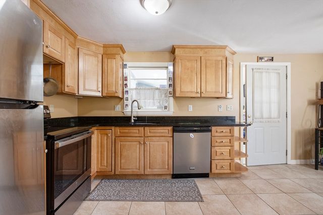 3 Parliament Dr, Franklin, MA 02038