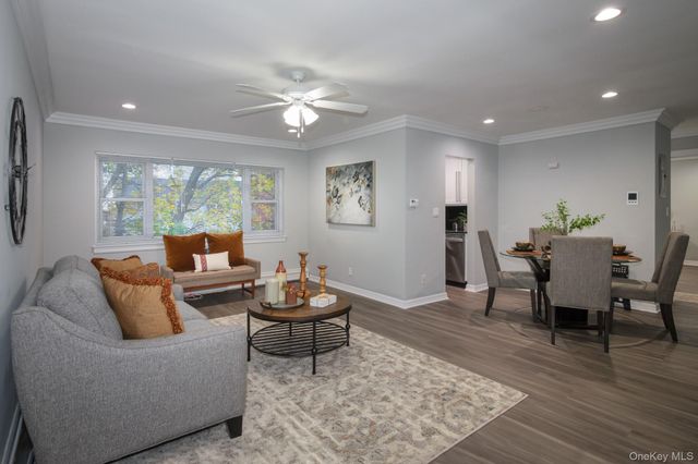 92 South Clinton Avenue 7F, Bay Shore, NY 11706