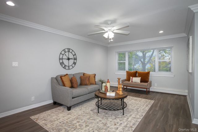 92 South Clinton Avenue 7F, Bay Shore, NY 11706