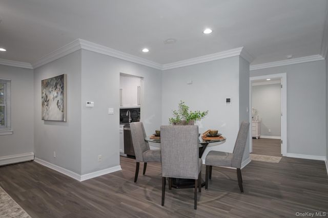 92 South Clinton Avenue 7F, Bay Shore, NY 11706