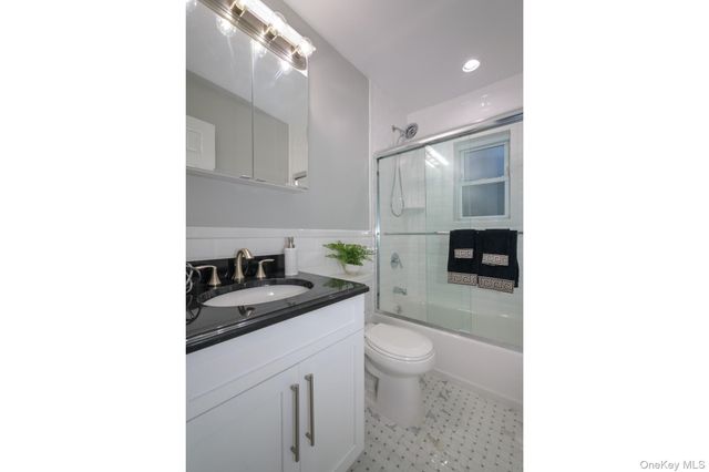 92 South Clinton Avenue 7F, Bay Shore, NY 11706