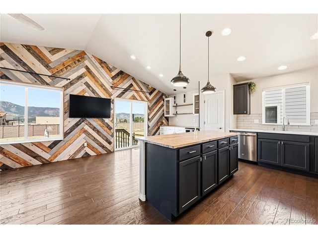 17916 Lapis Ct, Monument, CO 80132