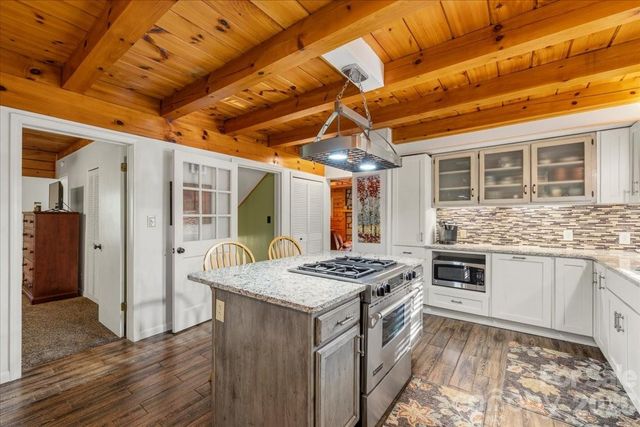 6012 Holiday Shores Avenue, Nebo, NC 28761