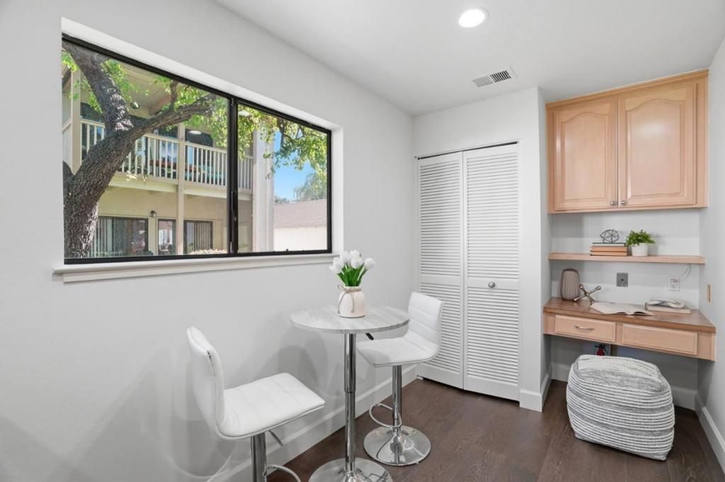 Image 10 of property listing at 50 Horgan Avenue 47, Redwood City, CA 94061