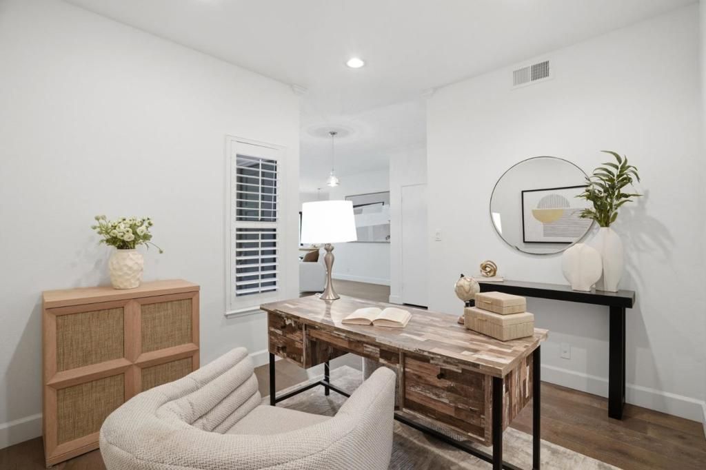 Image 13 of property listing at 50 Horgan Avenue 47, Redwood City, CA 94061