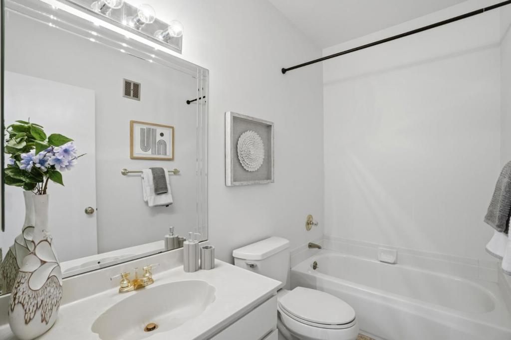 Image 15 of property listing at 50 Horgan Avenue 47, Redwood City, CA 94061