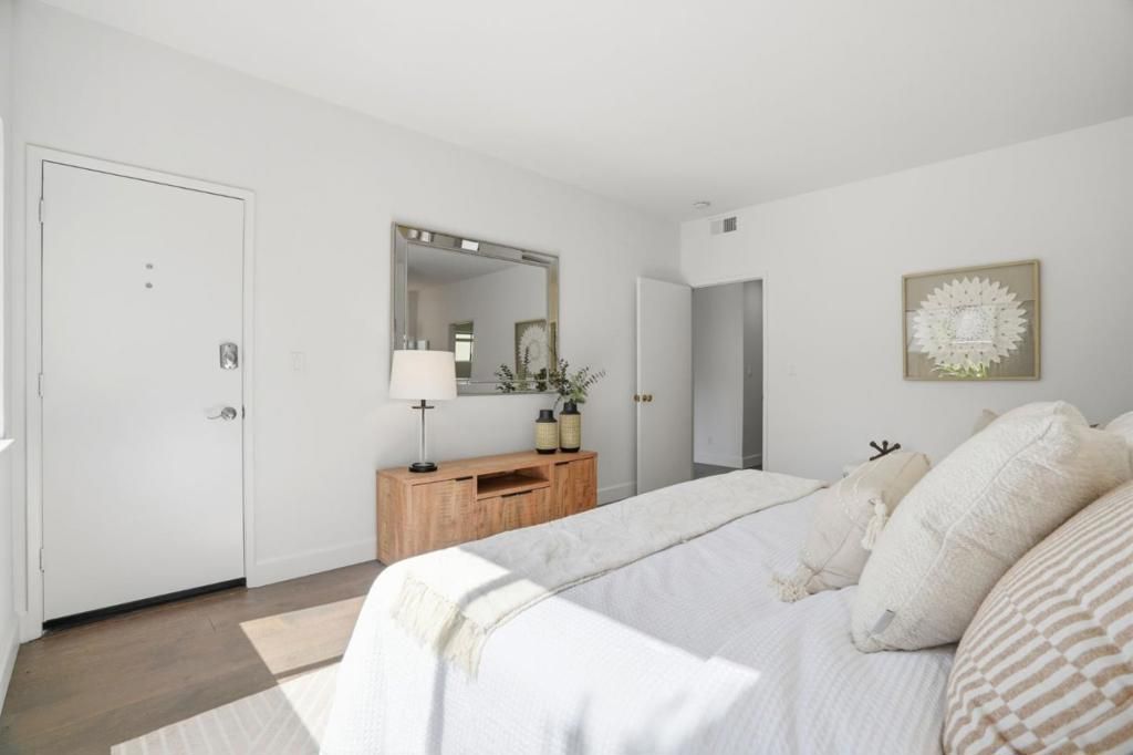 Image 18 of property listing at 50 Horgan Avenue 47, Redwood City, CA 94061