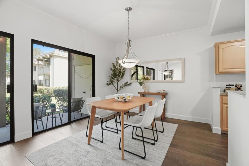 Image 5 of property listing at 50 Horgan Avenue 47, Redwood City, CA 94061