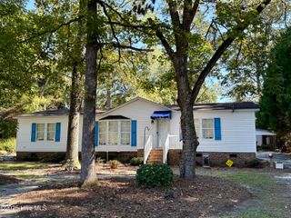 902 Aberdeen Road, Laurinburg, NC 28352