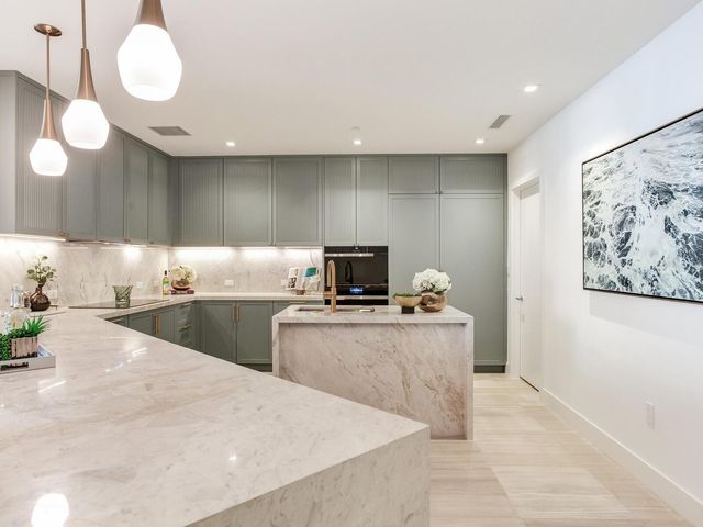 3101 BAYSHORE BOULEVARD 303, Tampa, FL 33629