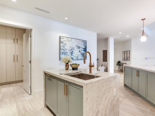 3101 BAYSHORE BOULEVARD 303, Tampa, FL 33629