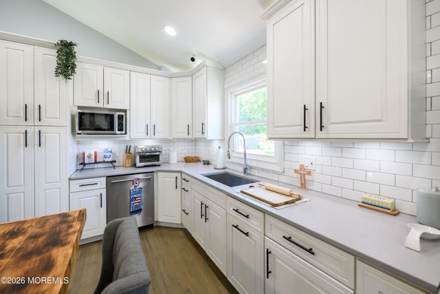 19 Kelvin Avenue, Leonardo, NJ 07737
