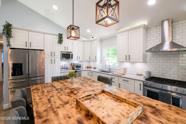19 Kelvin Avenue, Leonardo, NJ 07737