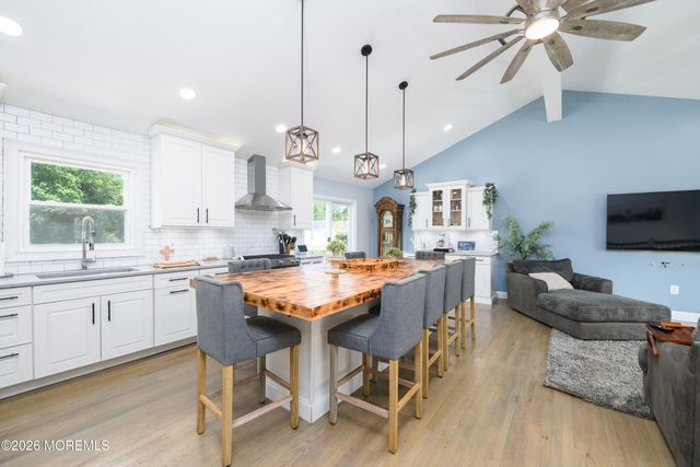 19 Kelvin Avenue, Leonardo, NJ 07737