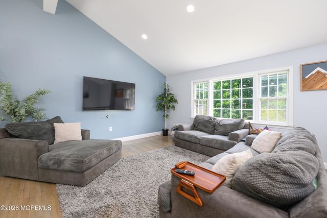 19 Kelvin Avenue, Leonardo, NJ 07737