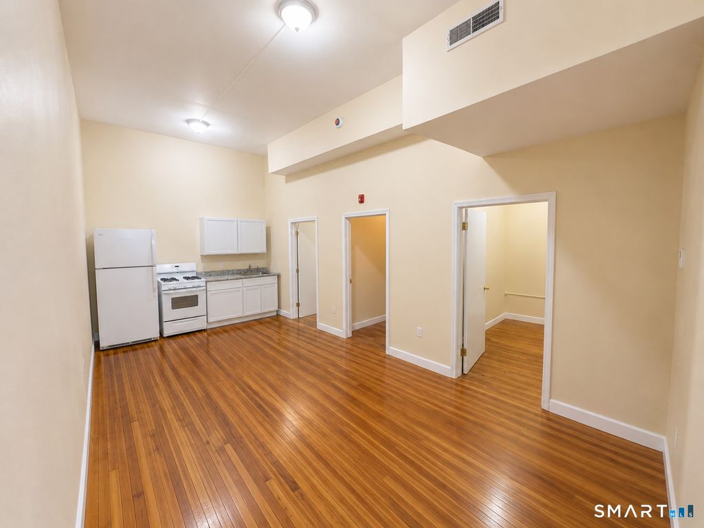 105 Bank Street 1B, Waterbury, CT 06702