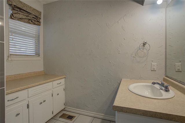 1513 Carlton Way, Oklahoma City, OK 73120