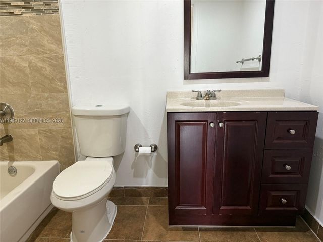 3860 NE 170th St 412, North Miami Beach, FL 33160