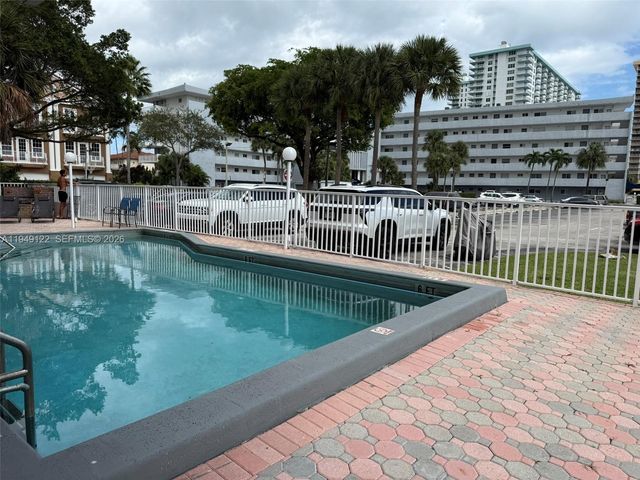 3860 NE 170th St 412, North Miami Beach, FL 33160