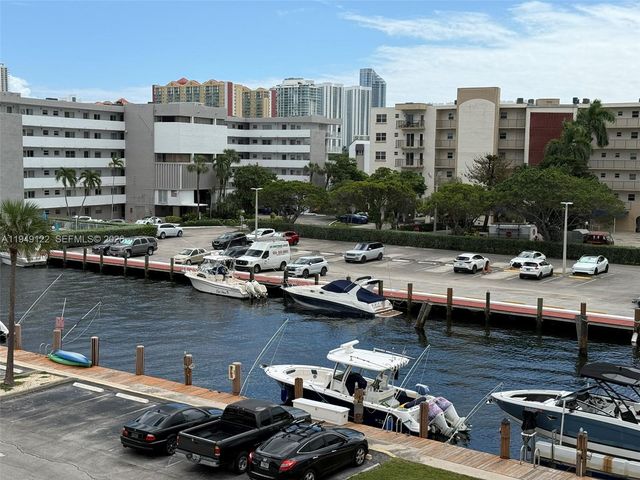 3860 NE 170th St 412, North Miami Beach, FL 33160