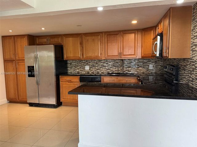 3860 NE 170th St 412, North Miami Beach, FL 33160