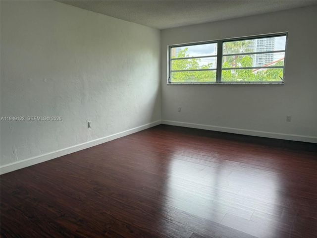 3860 NE 170th St 412, North Miami Beach, FL 33160