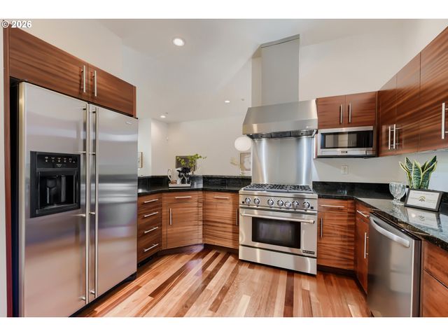 1616 Nw RIVERSCAPE St, Portland, OR 97209