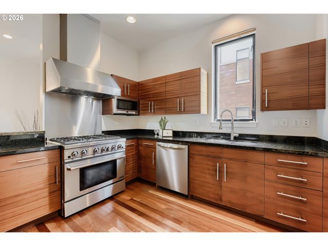 1616 Nw RIVERSCAPE St, Portland, OR 97209